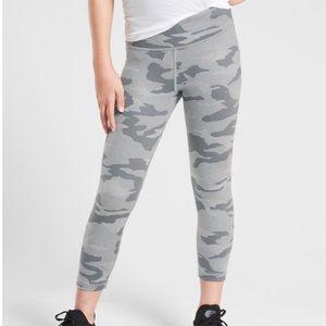 Athleta Girl printed chit chat capri sz16